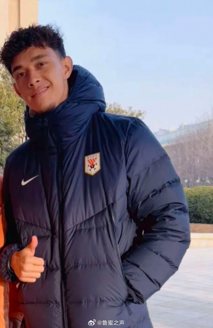  博主：泰山隊新援李小恒已抵達(dá)俱樂部，明天將隨隊登泰山祈福