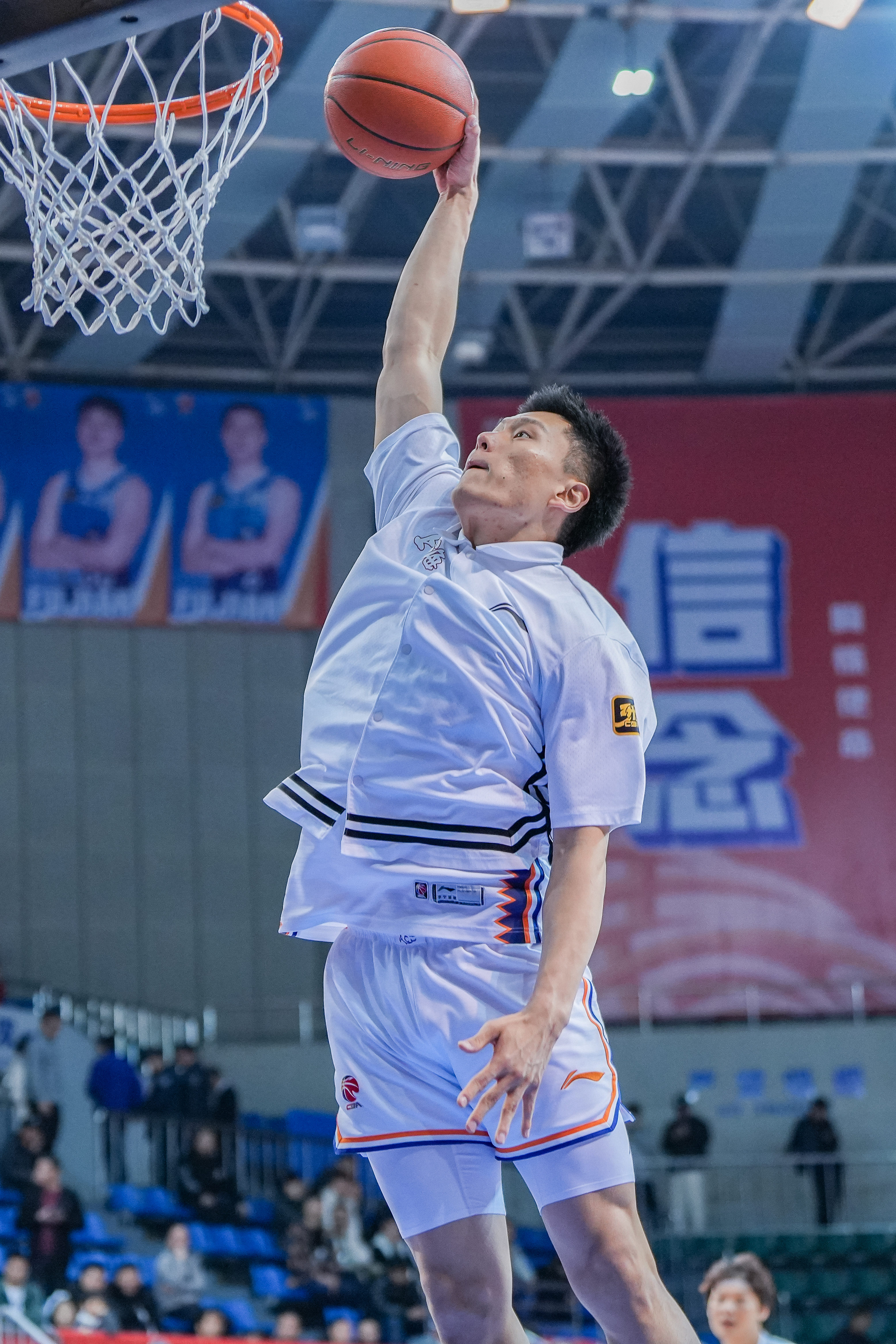 持續(xù)漲球！上海男籃“李花”組合—李弘權(quán)、李添榮