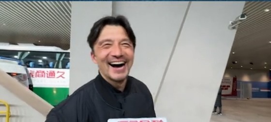  帶孩子和帶球隊(duì)哪個(gè)更累？謝暉笑言：都累，但帶孩子更累