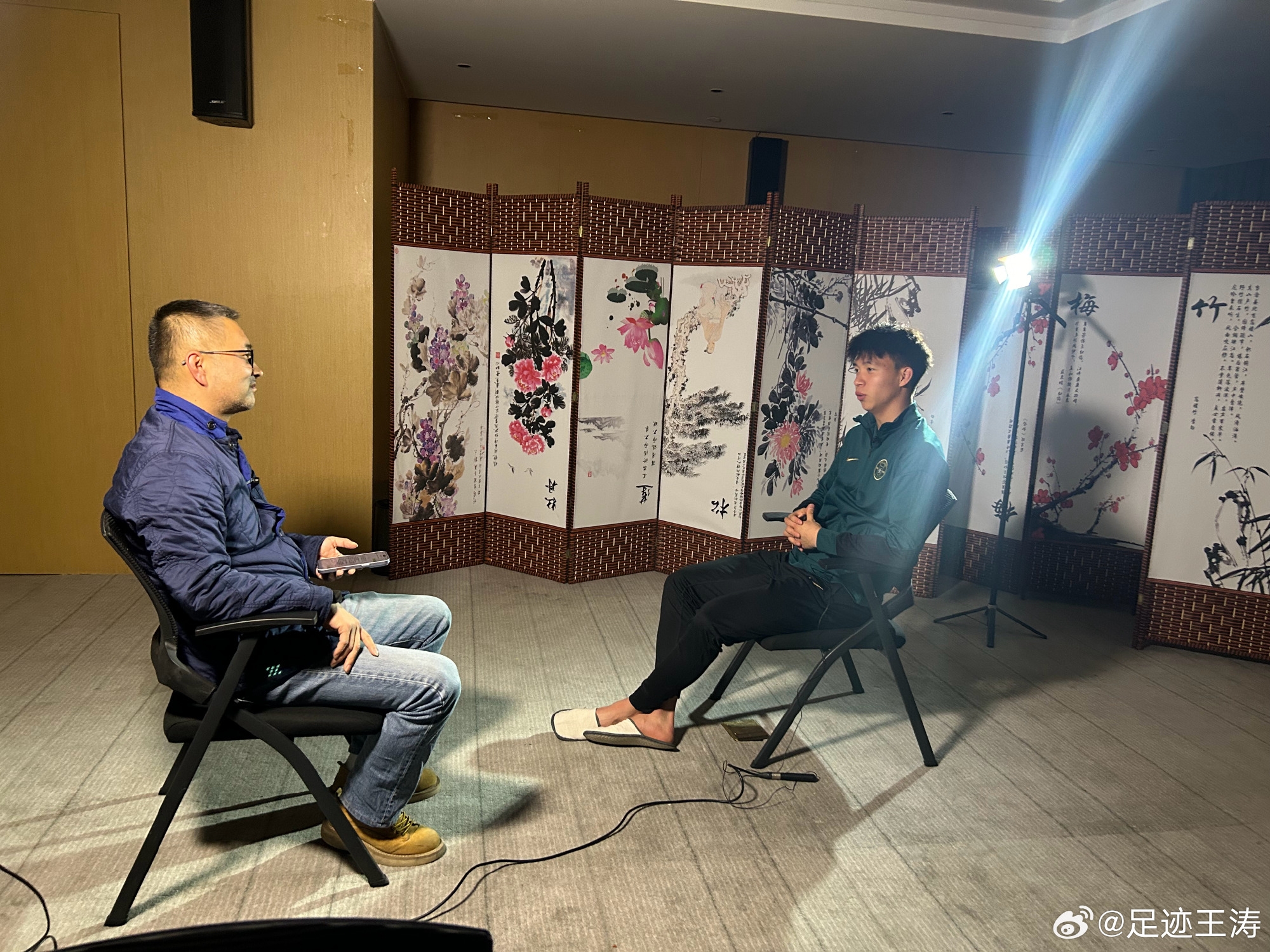  記者：王鈺棟視韋世豪為偶像&想加他微信，現(xiàn)進(jìn)了國(guó)足不知加到?jīng)]