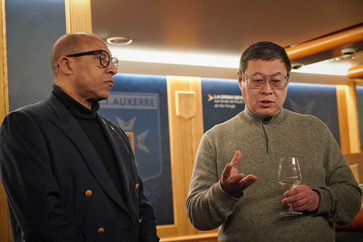 法國足協(xié)主席迪亞洛做客歐塞爾，并與董事會主席周云杰會晤