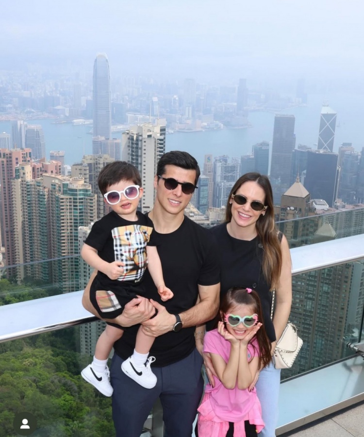  特謝拉帶家人赴中國香港過周末，陳晉一留言：這是個好地方
