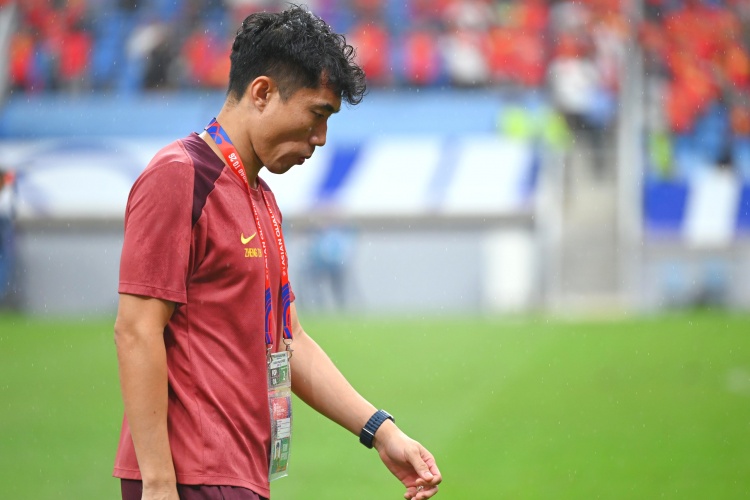  滬媒：單后腰讓國足防守承受更大壓力，若鄭智沒退役或能勝任