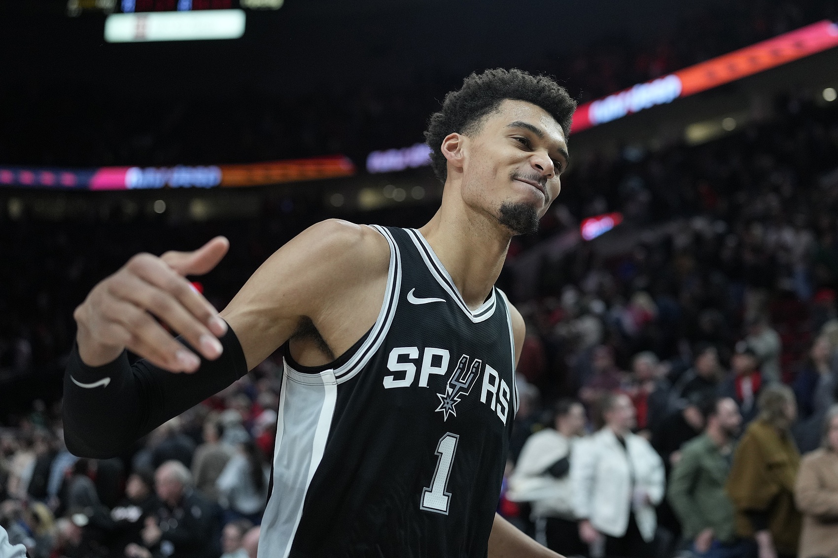  下一個(gè)NBA超級巨星？文班亞馬：身高 技術(shù)與人格魅力的完美結(jié)合