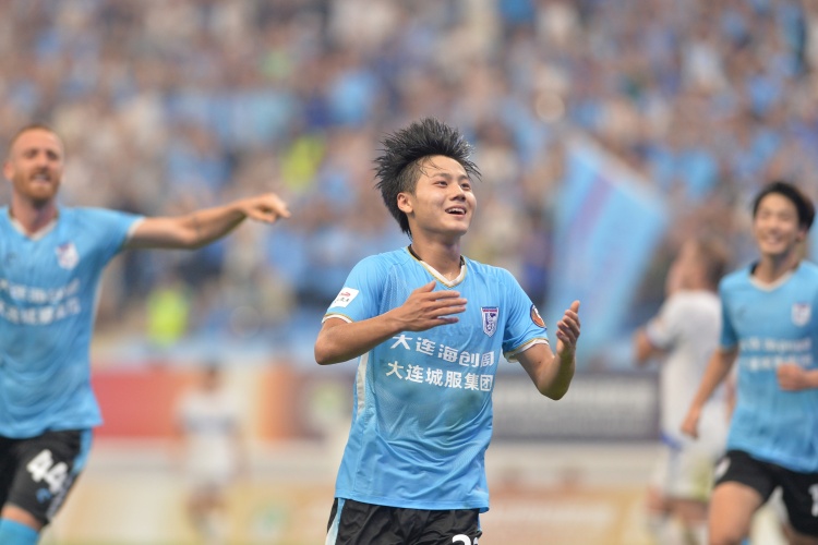 19歲國青小將毛偉杰進(jìn)入大連英博戰(zhàn)泰山首發(fā)，將迎中超首秀