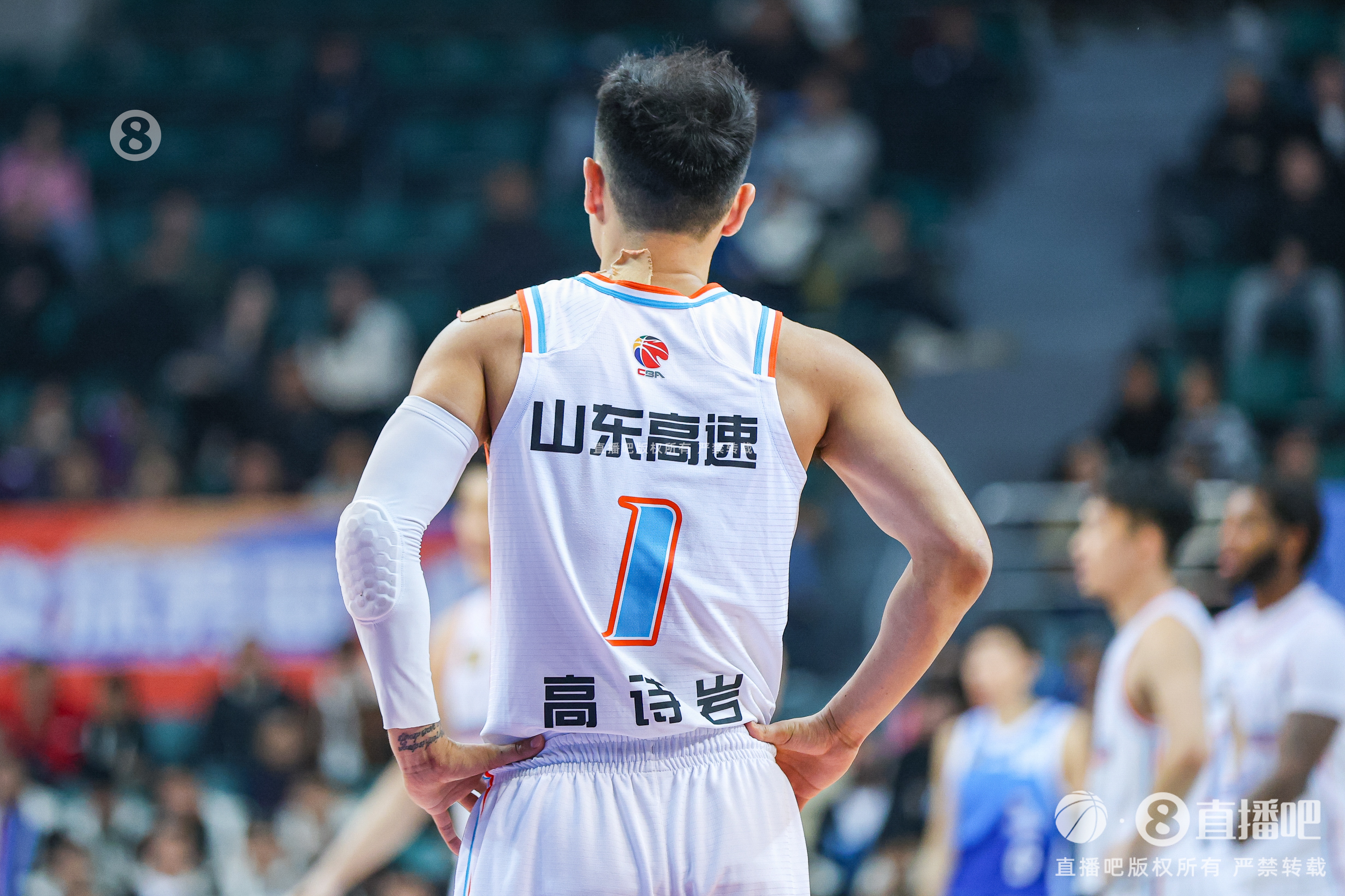  慢熱！首節(jié)山東落后四川1分 全隊(duì)首發(fā)5人單節(jié)合計(jì)僅拿到3分