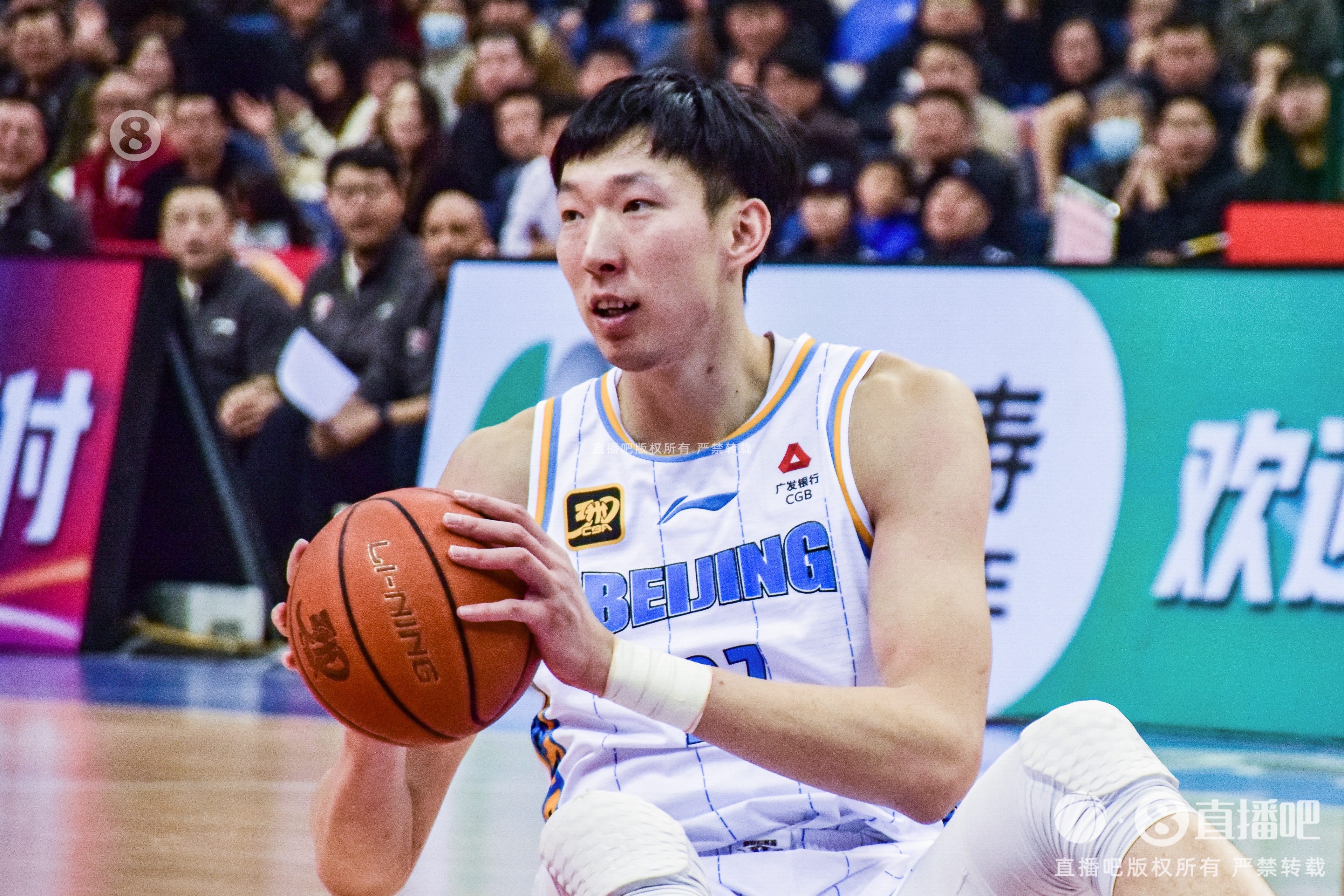  定海神針！周琦內(nèi)線攻防在線 半場6中5貢獻12分6籃板2蓋帽